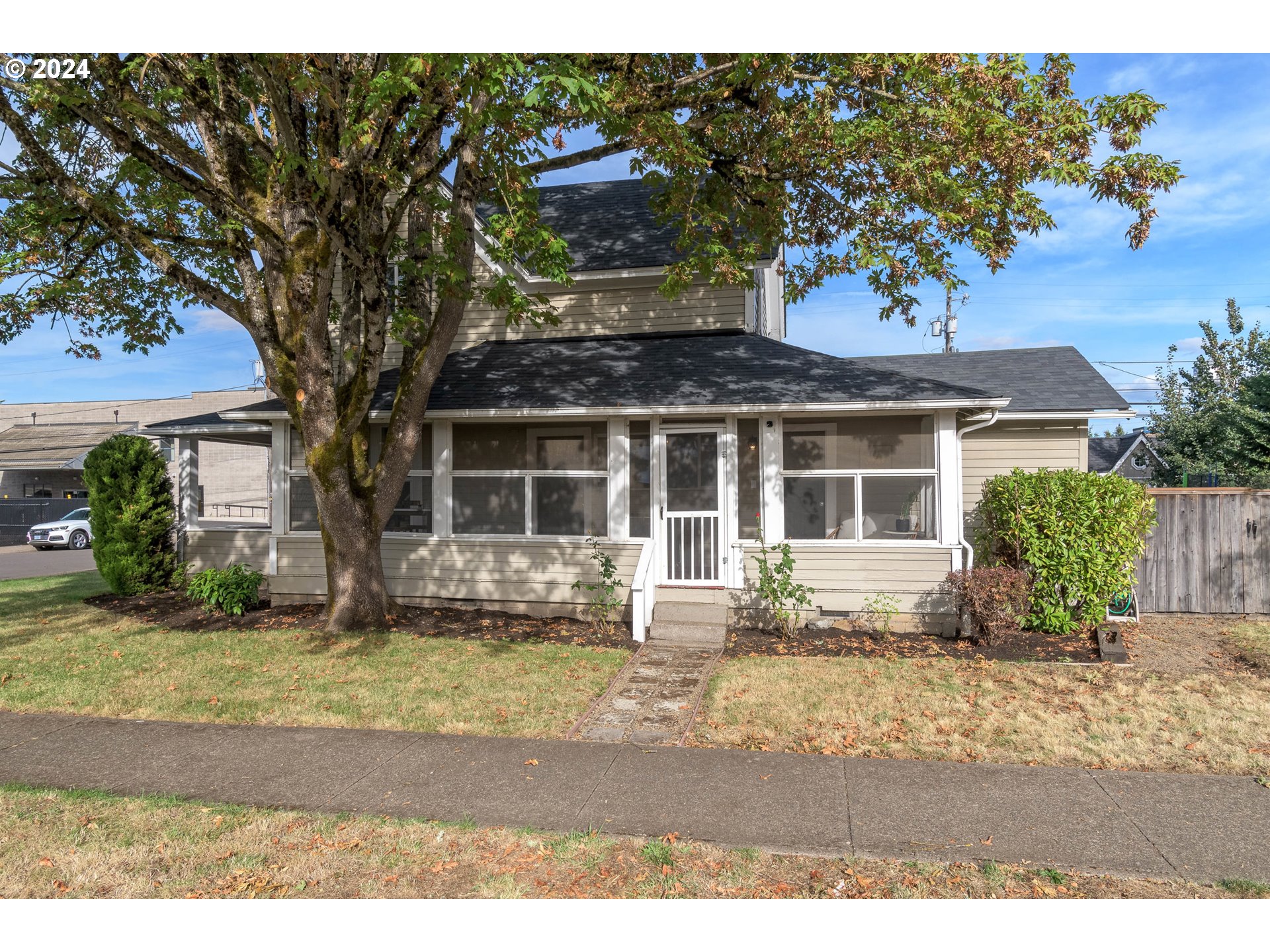 475 W 9TH AVE