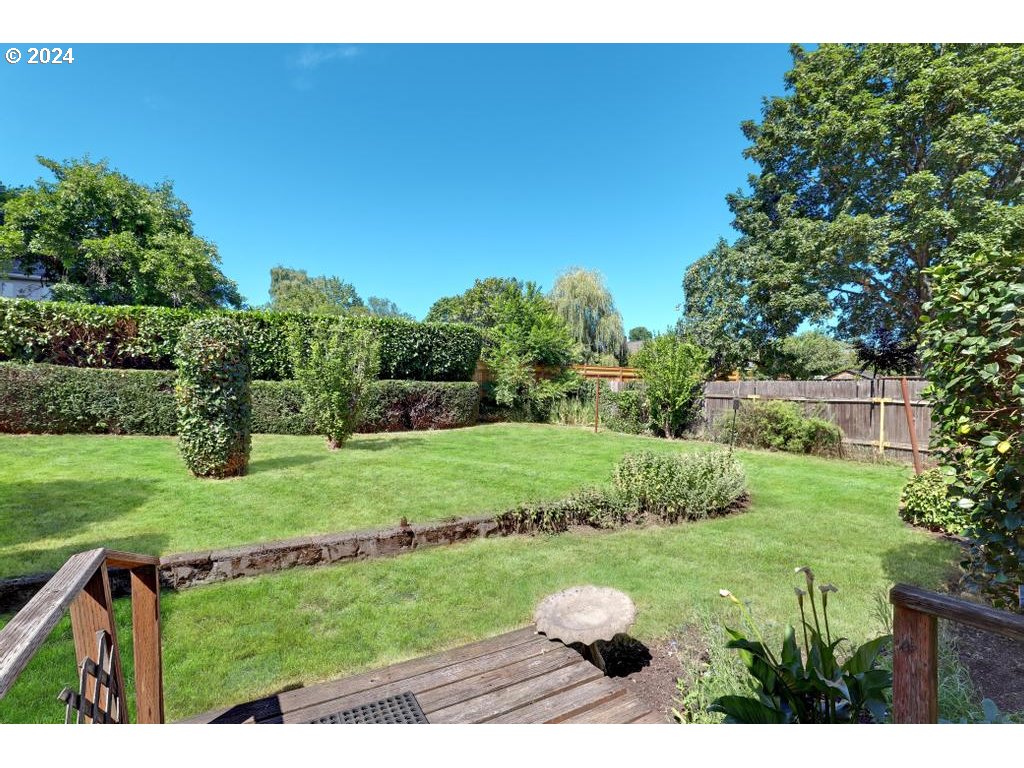 3233 SE CARUTHERS ST