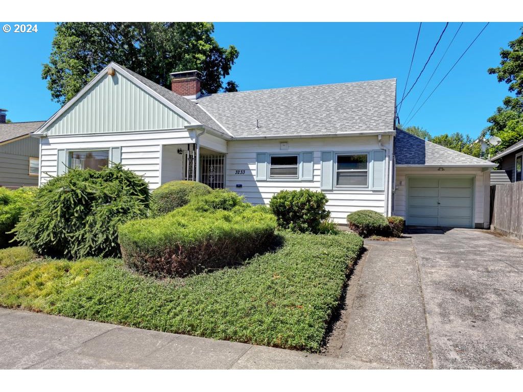 3233 SE CARUTHERS ST