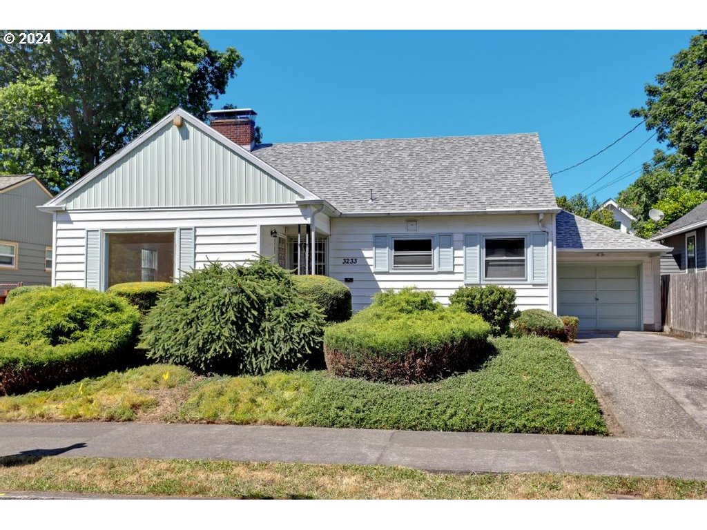 3233 SE CARUTHERS ST