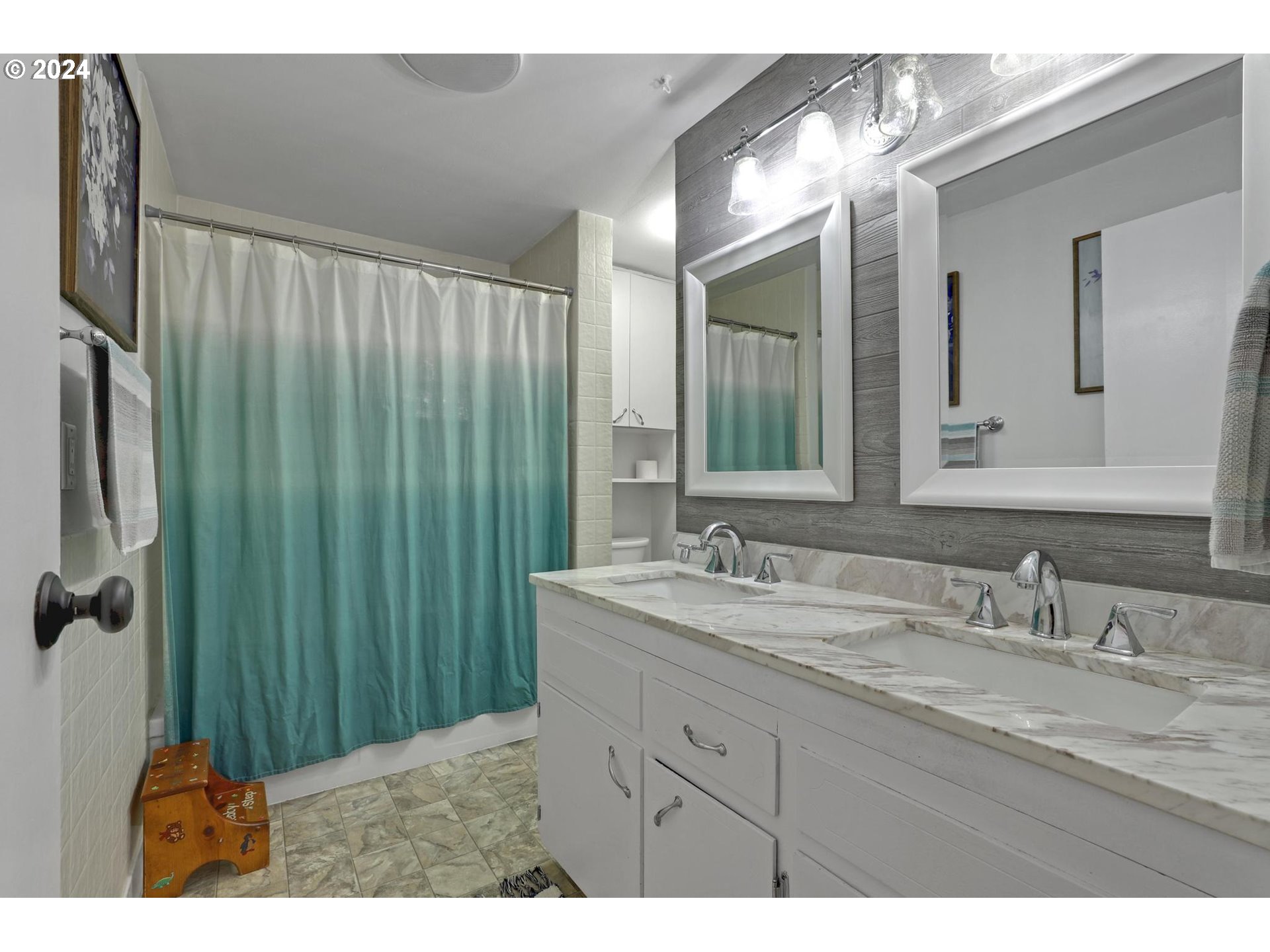 11605 SW BURLCREST DR