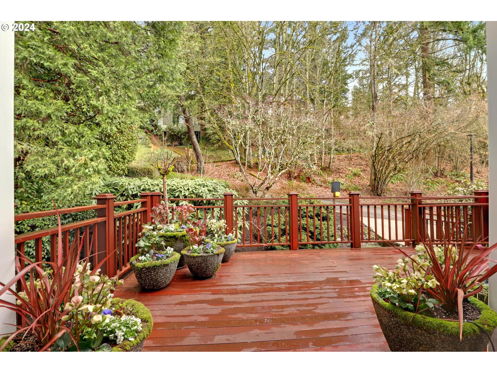 255 SW ALDERIDGE DR