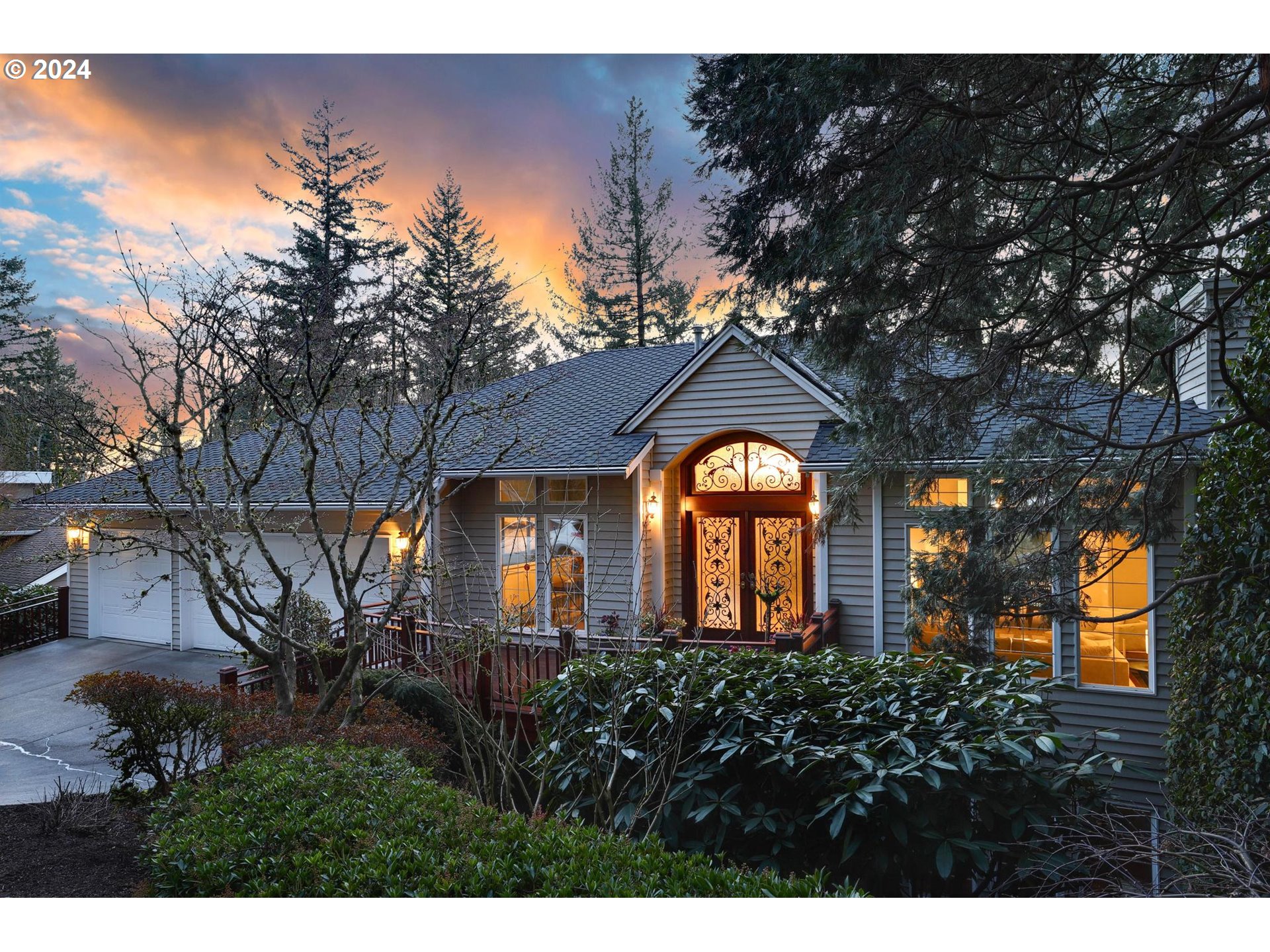 255 SW ALDERIDGE DR