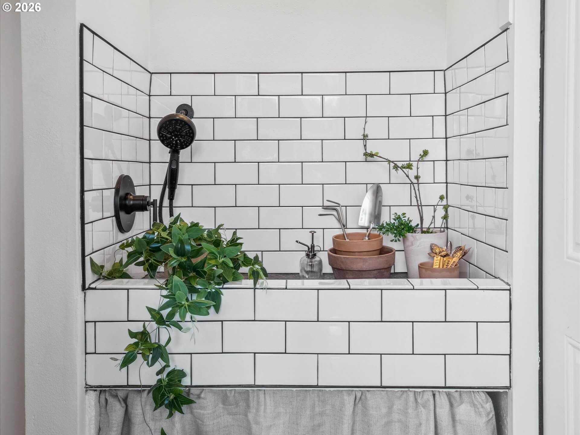 6404 N DETROIT AVE