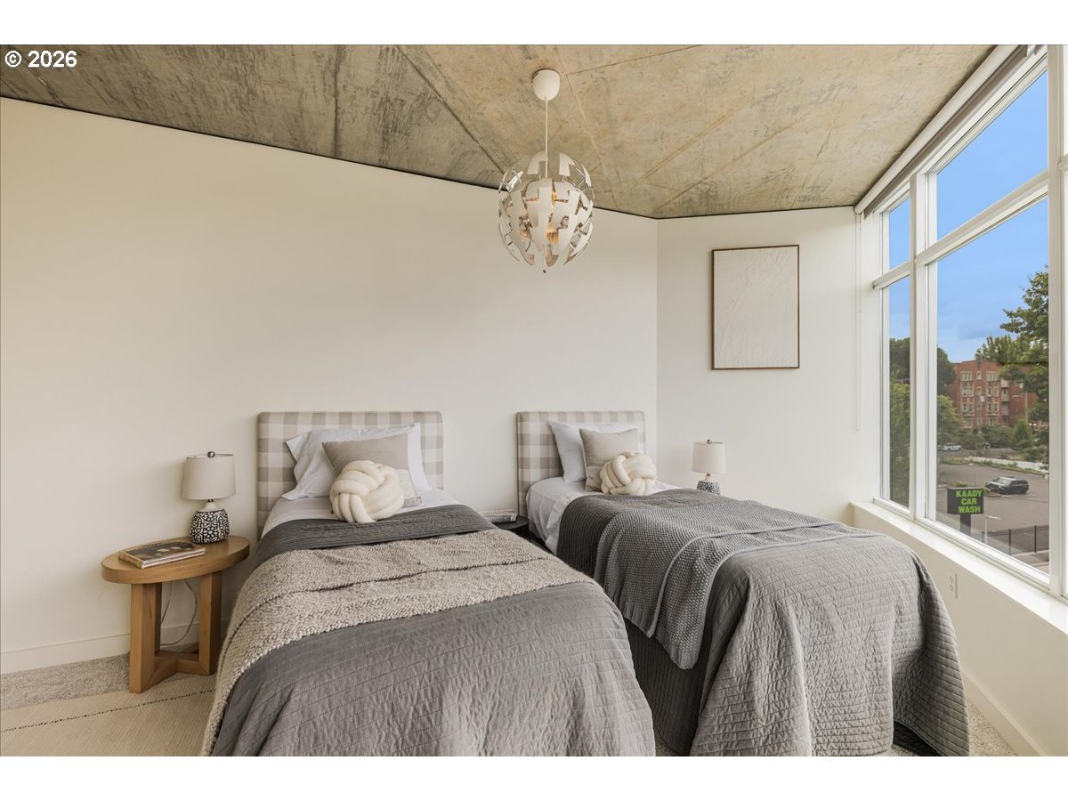 1926 W BURNSIDE ST 301