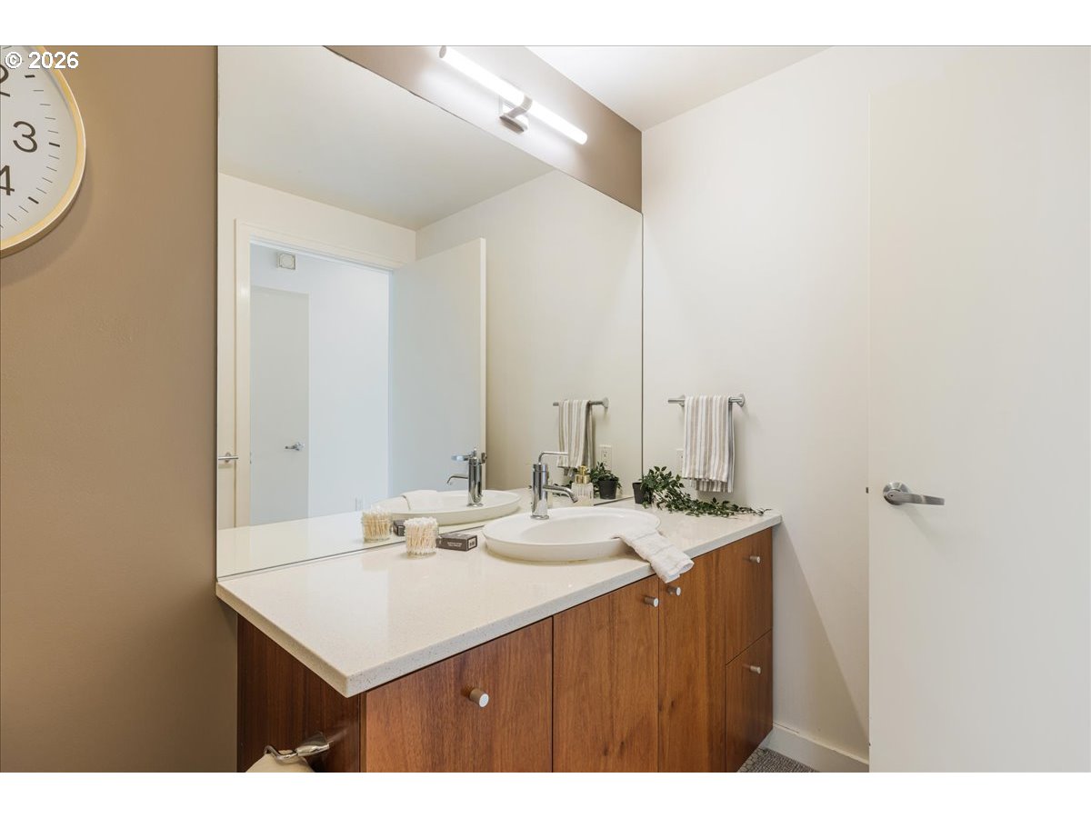 1926 W BURNSIDE ST 301