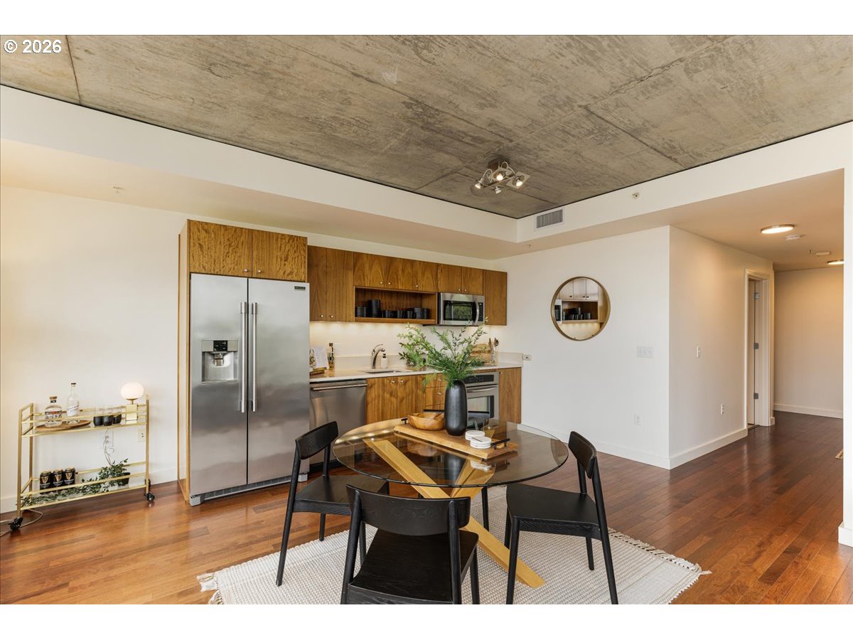 1926 W BURNSIDE ST 301