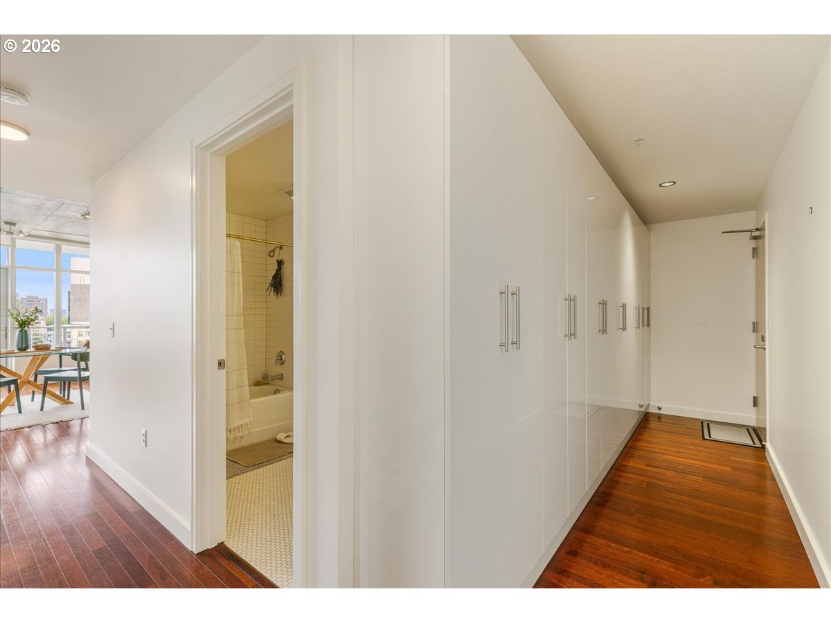 1926 W BURNSIDE ST 301