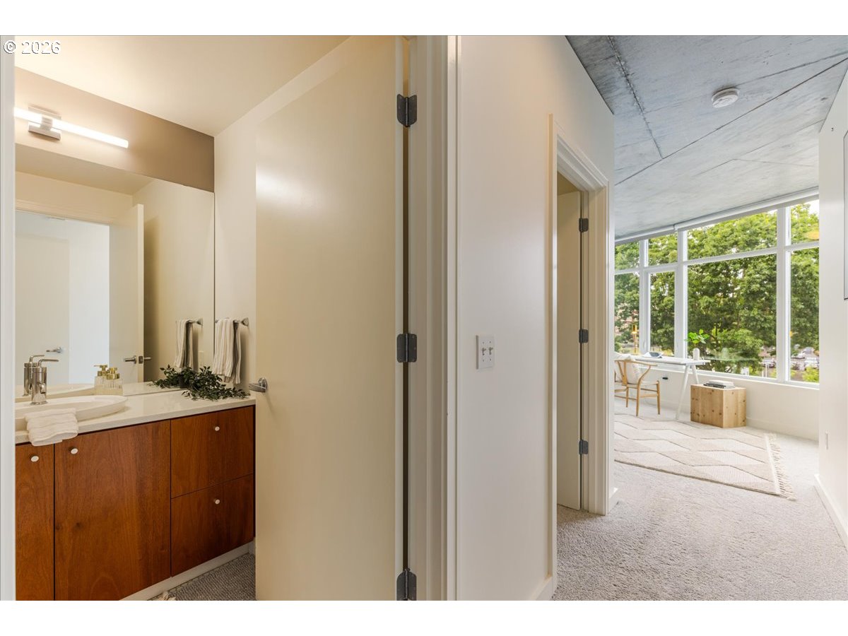 1926 W BURNSIDE ST 301