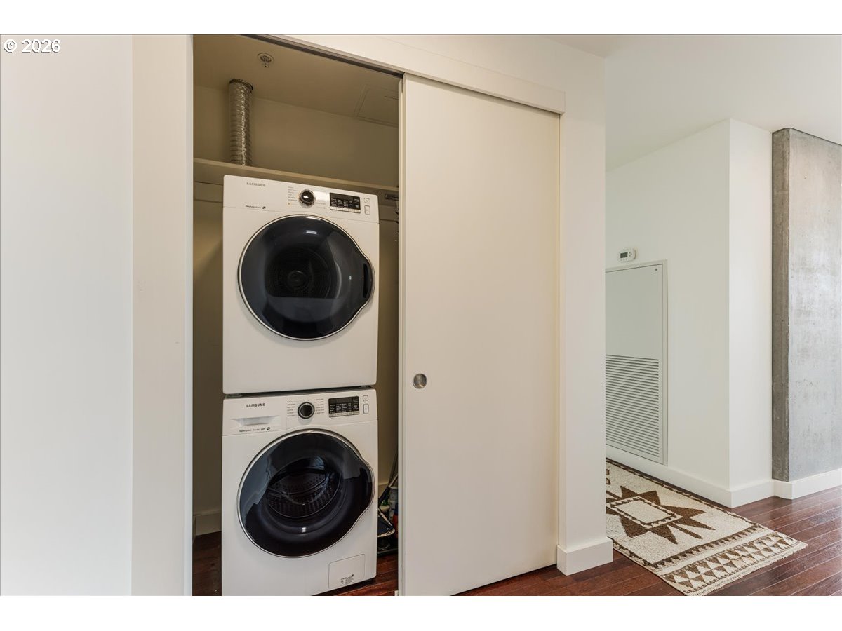 1926 W BURNSIDE ST 301