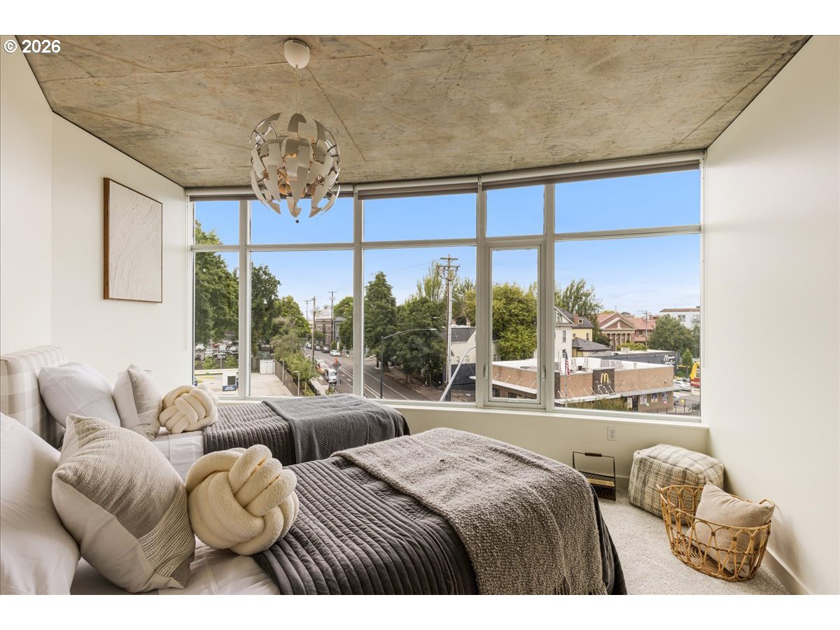 1926 W BURNSIDE ST 301