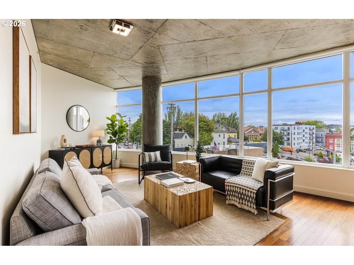 1926 W BURNSIDE ST 301