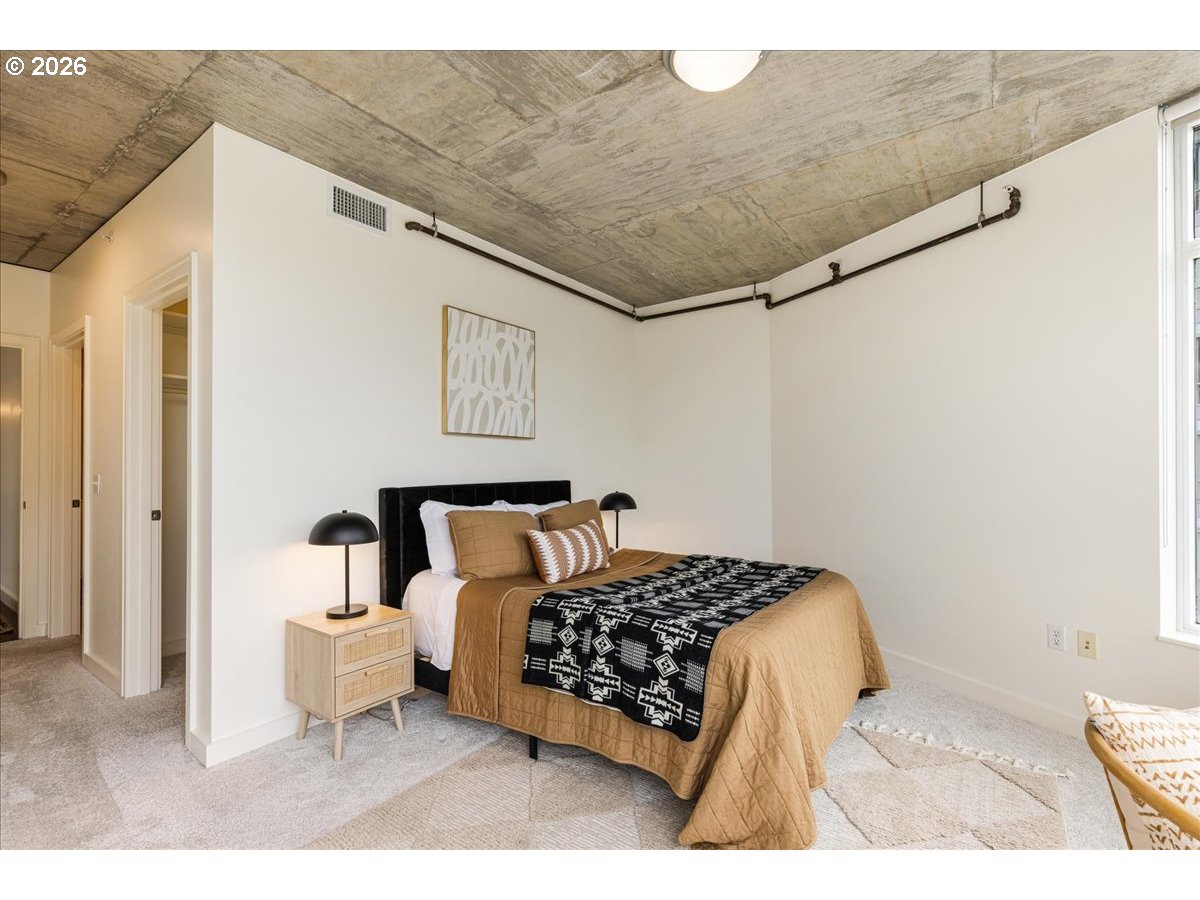 1926 W BURNSIDE ST 301