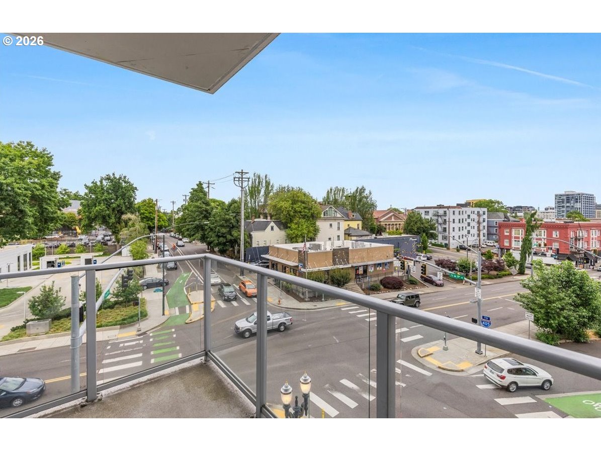 1926 W BURNSIDE ST 301