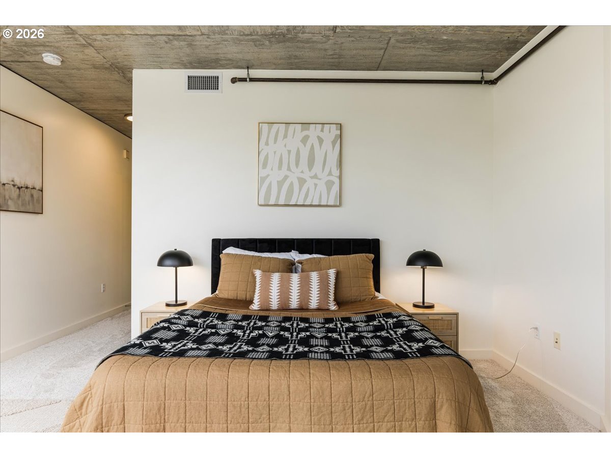 1926 W BURNSIDE ST 301