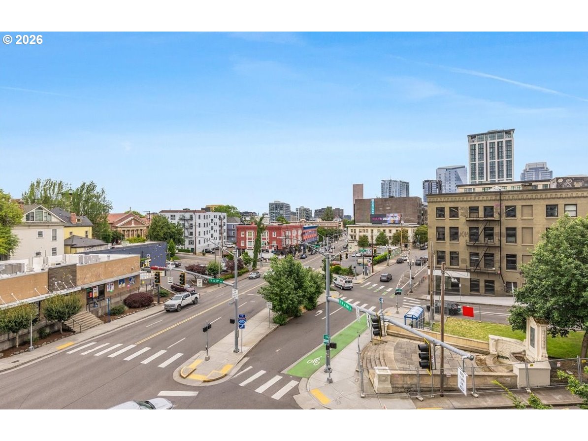 1926 W BURNSIDE ST 301