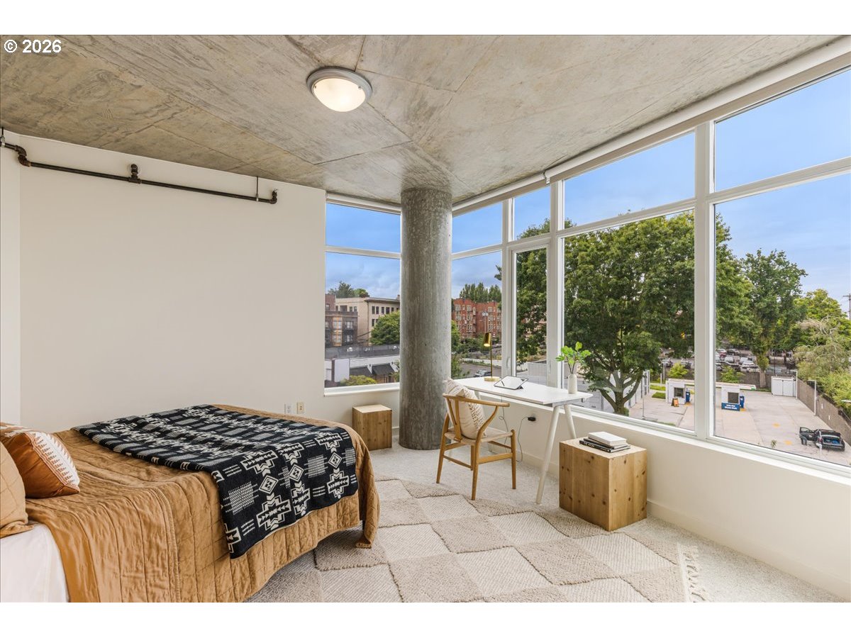 1926 W BURNSIDE ST 301