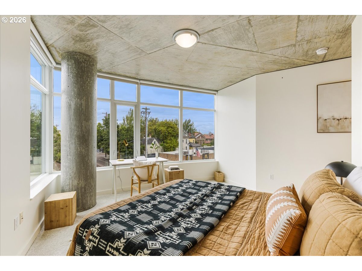 1926 W BURNSIDE ST 301