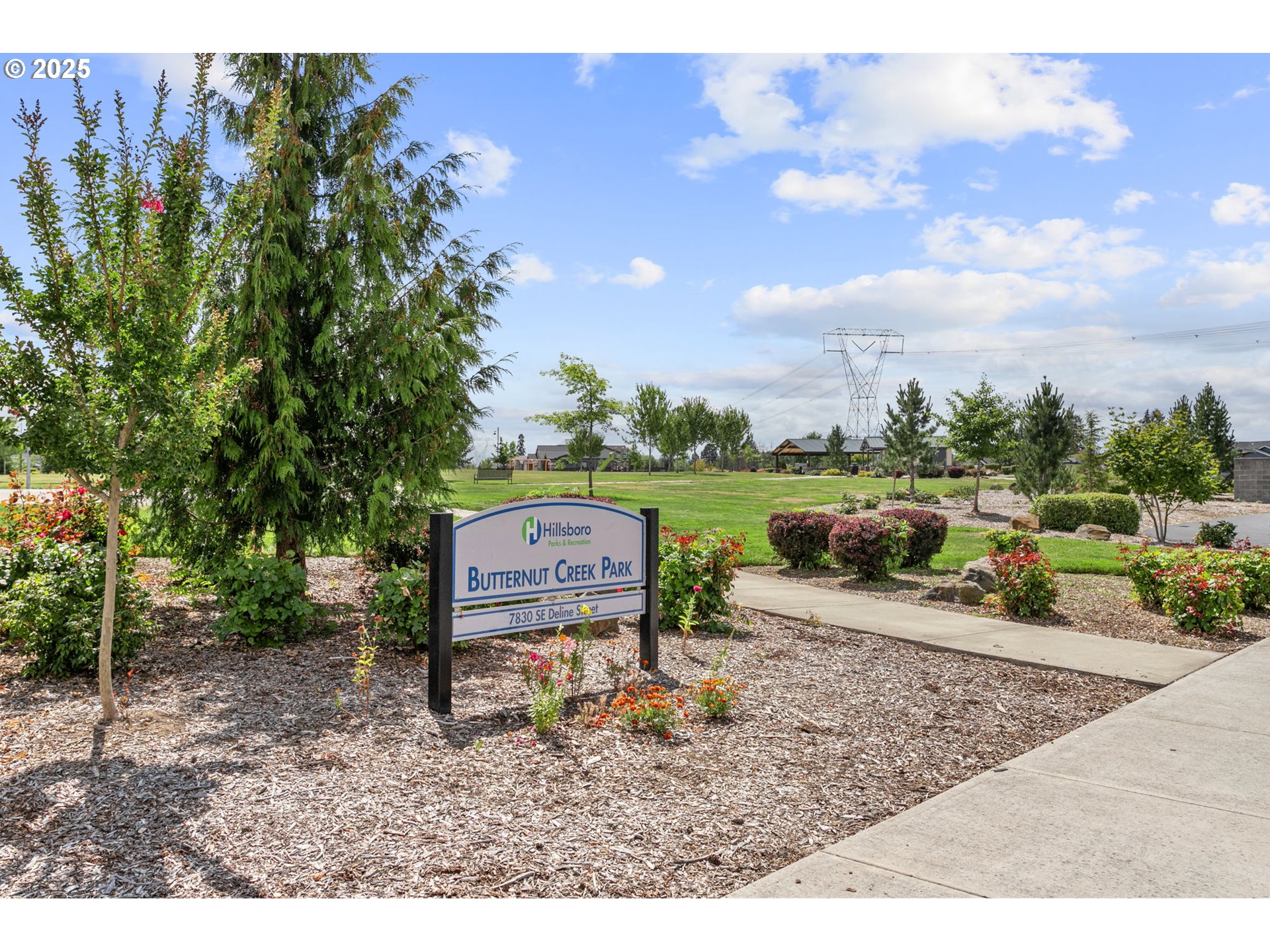 5453 SE LOGAN LN