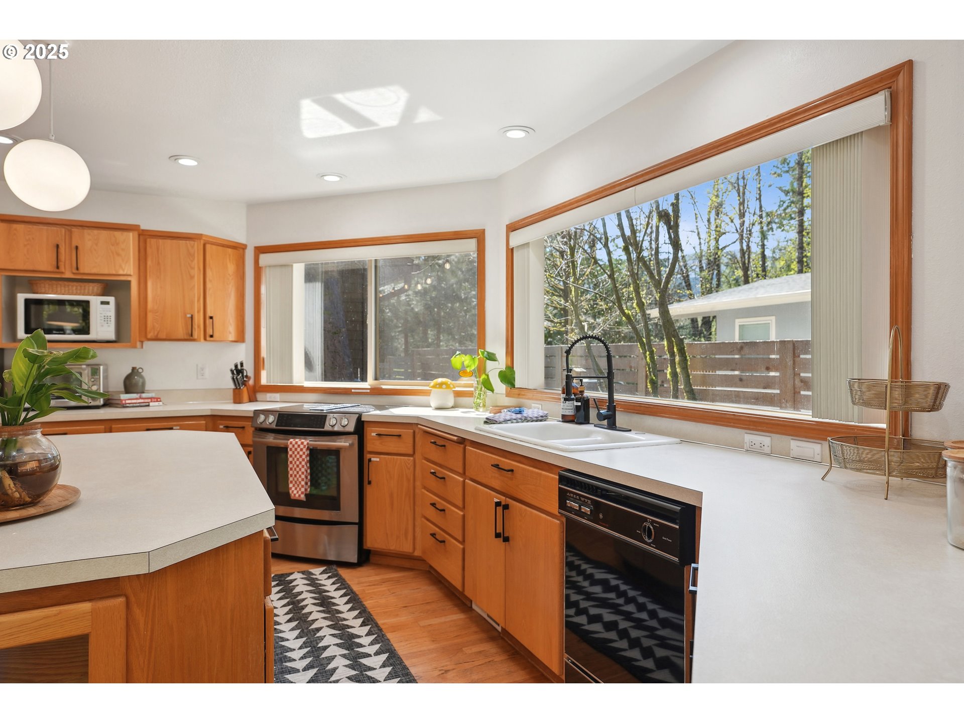 65225 E SANDY RIVER LN