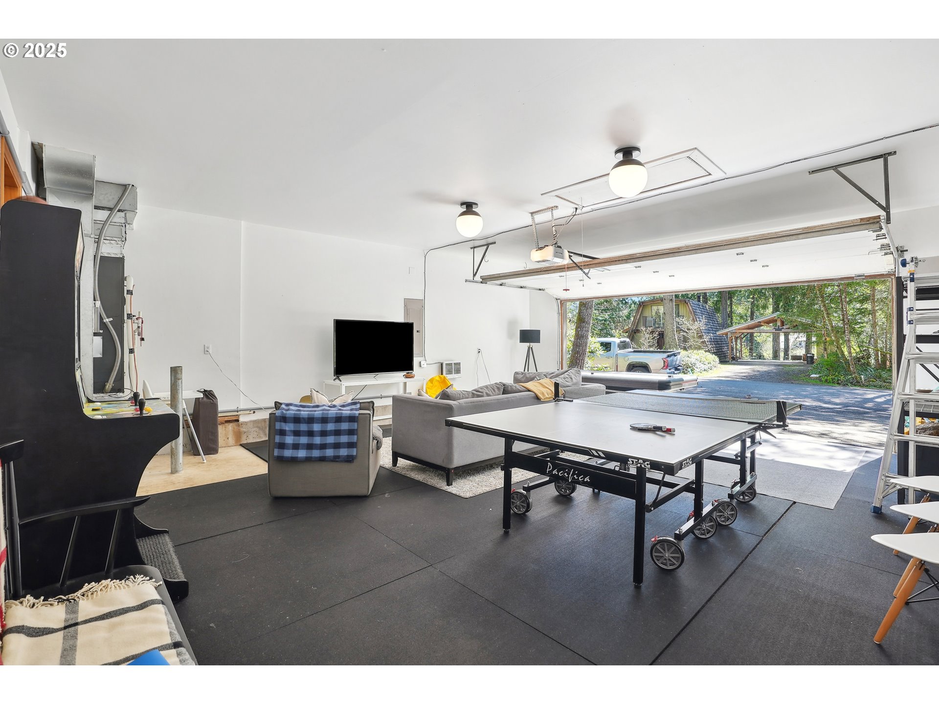 65225 E SANDY RIVER LN