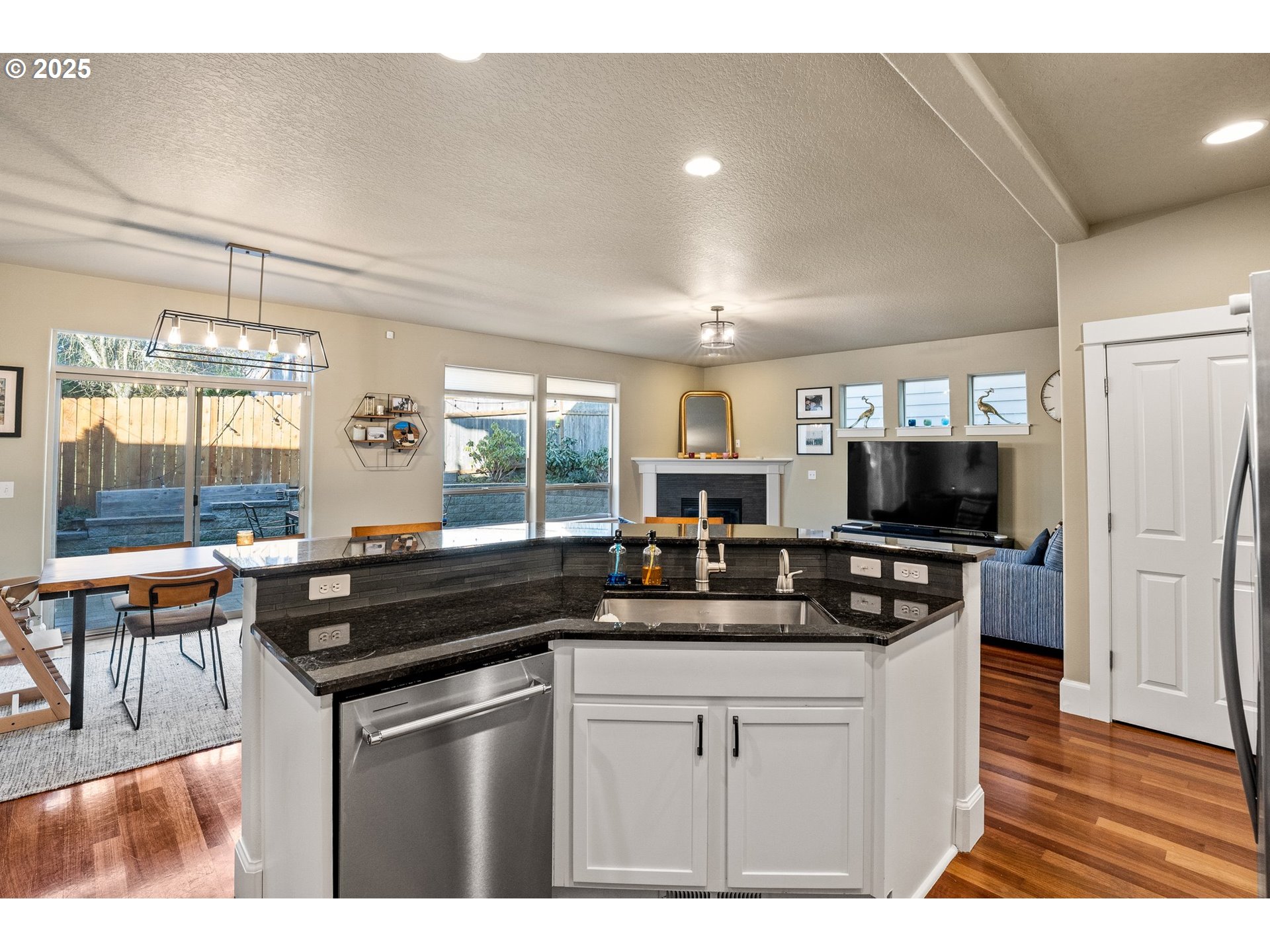 5689 NW LARK MEADOW TER