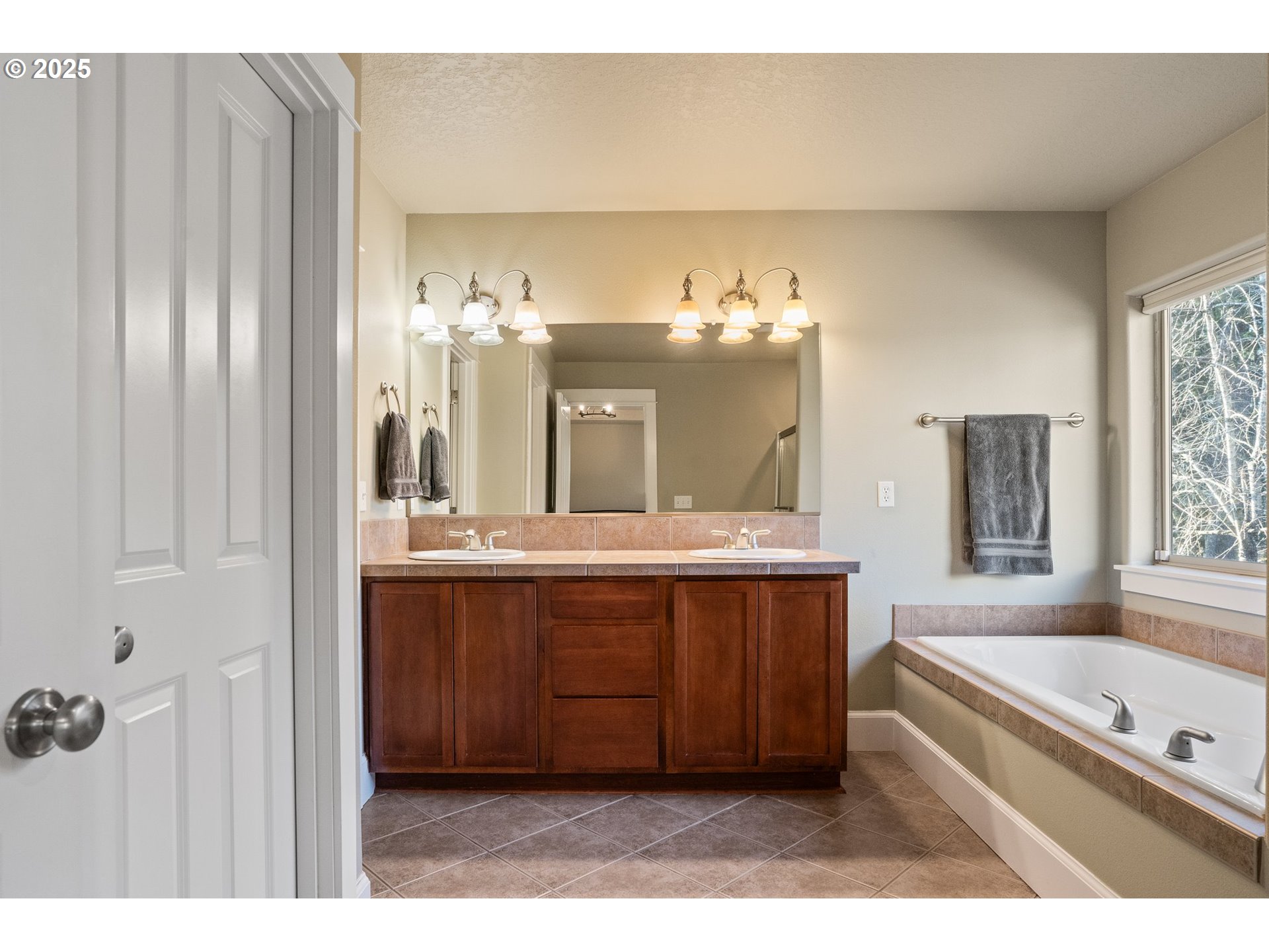 5689 NW LARK MEADOW TER
