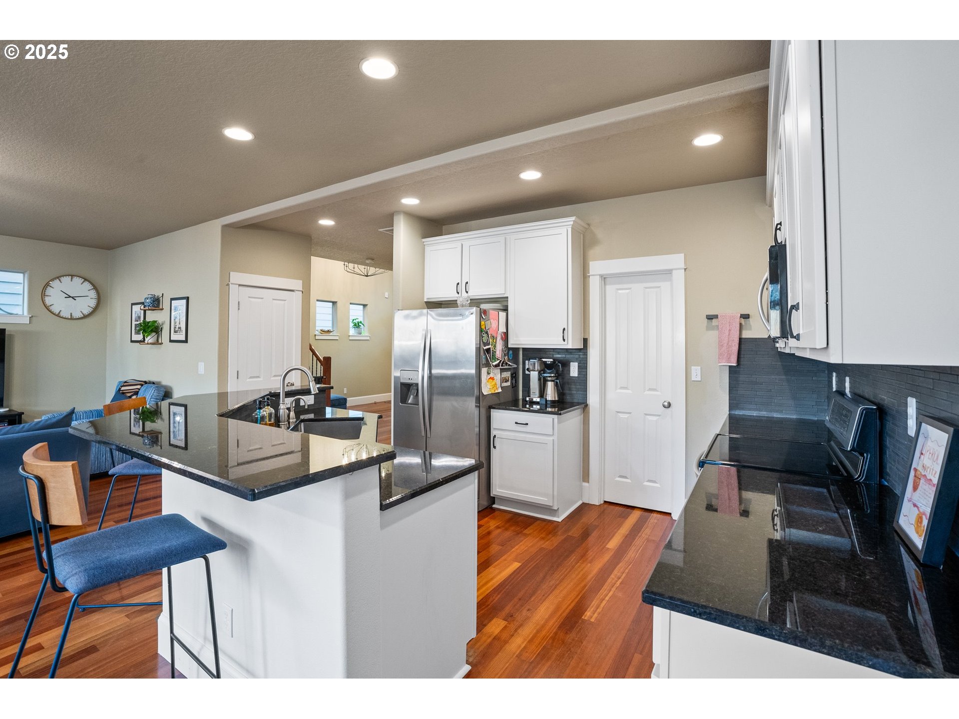 5689 NW LARK MEADOW TER