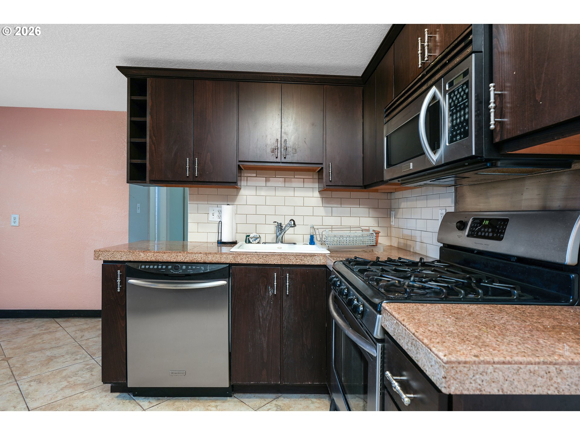 2025 SE CARUTHERS ST 24