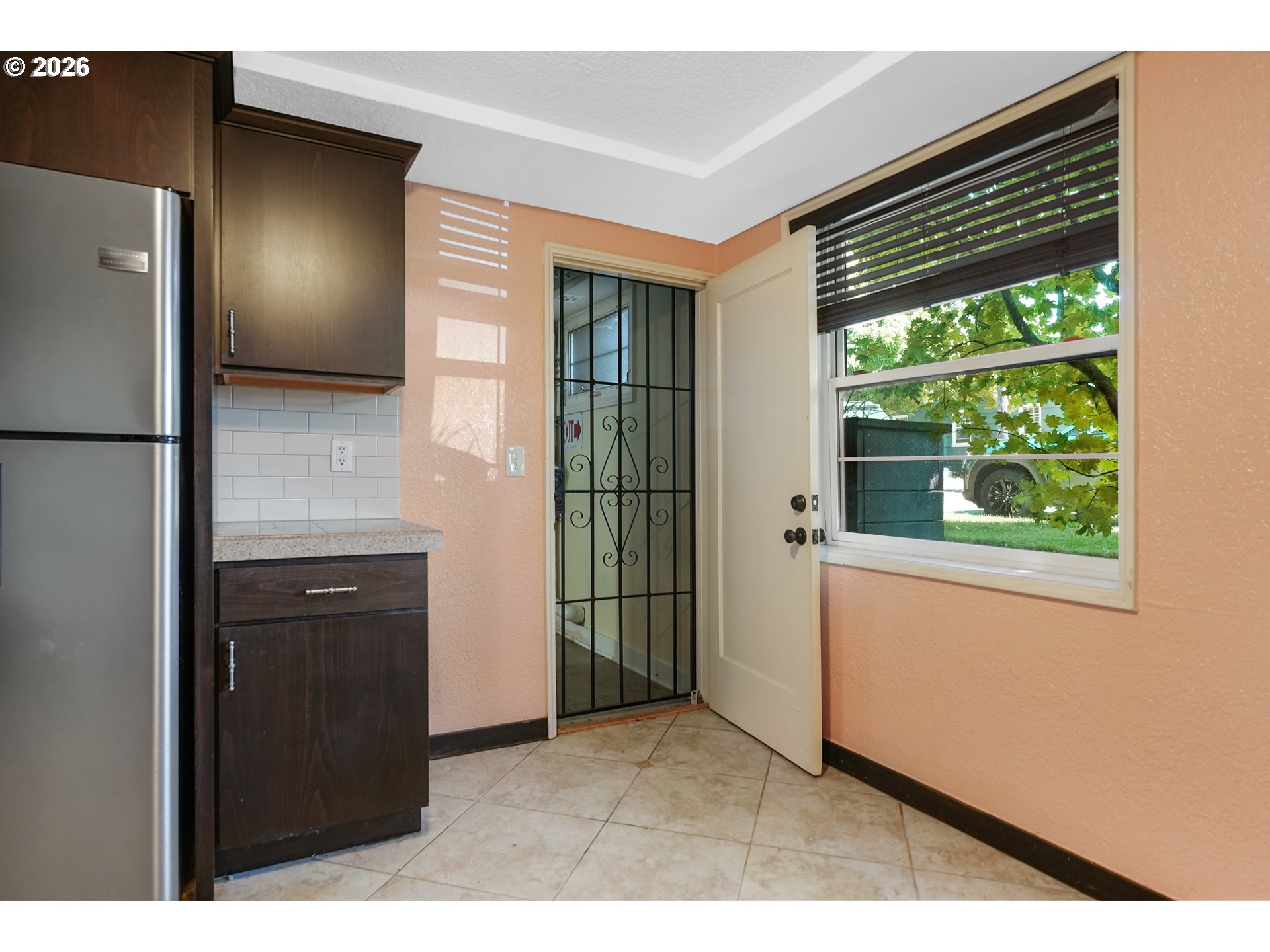 2025 SE CARUTHERS ST 24