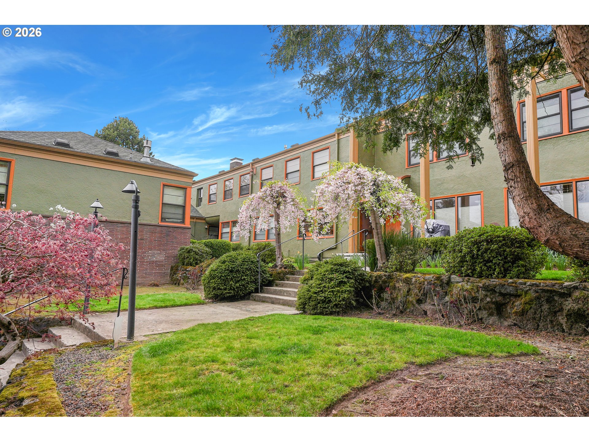 2025 SE CARUTHERS ST 24