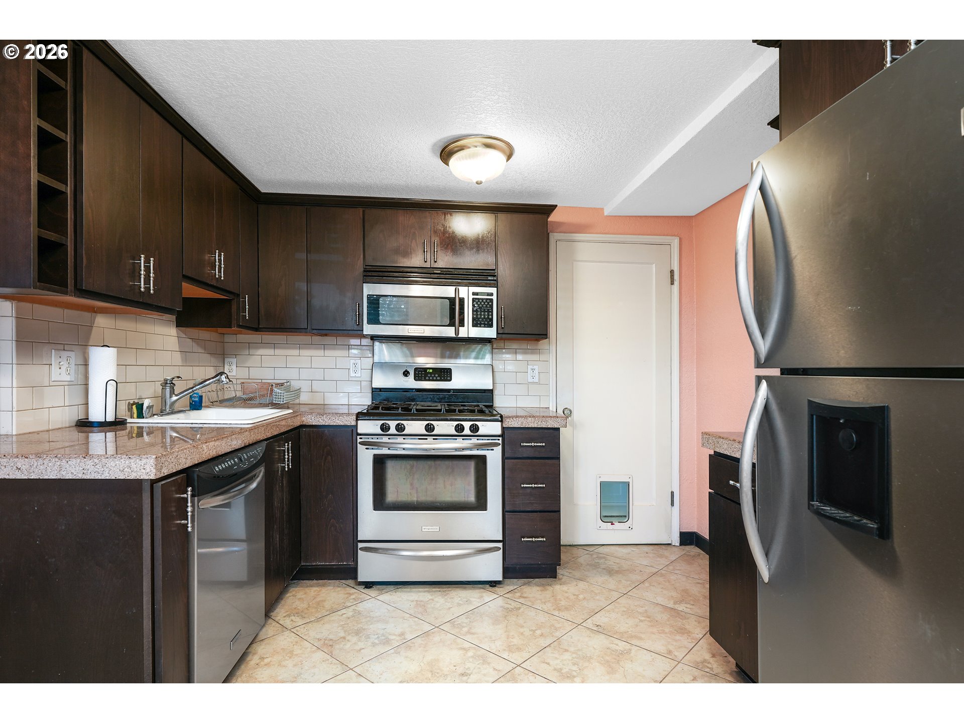 2025 SE CARUTHERS ST 24