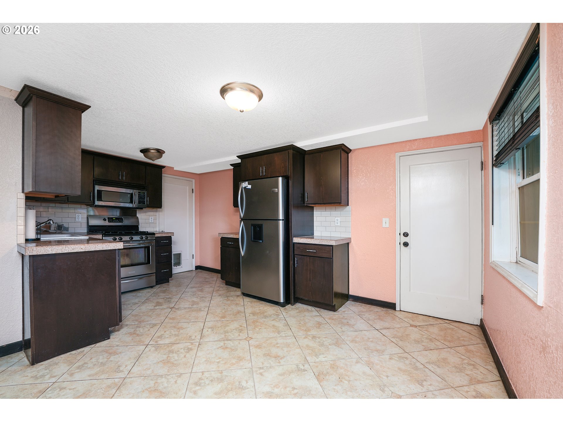 2025 SE CARUTHERS ST 24