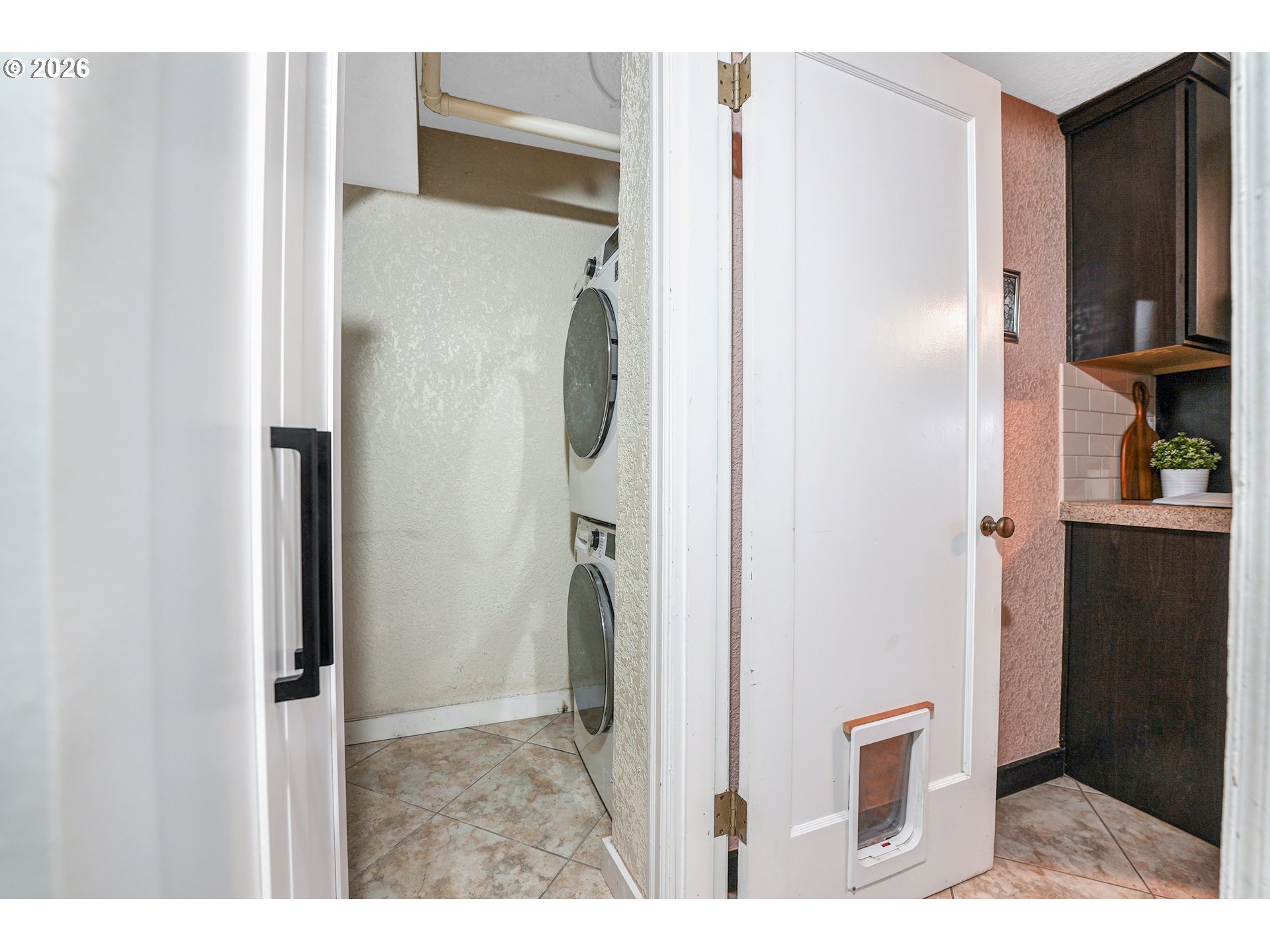 2025 SE CARUTHERS ST 24