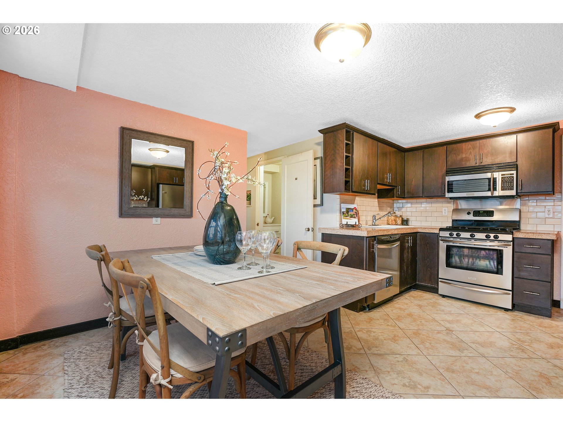 2025 SE CARUTHERS ST 24