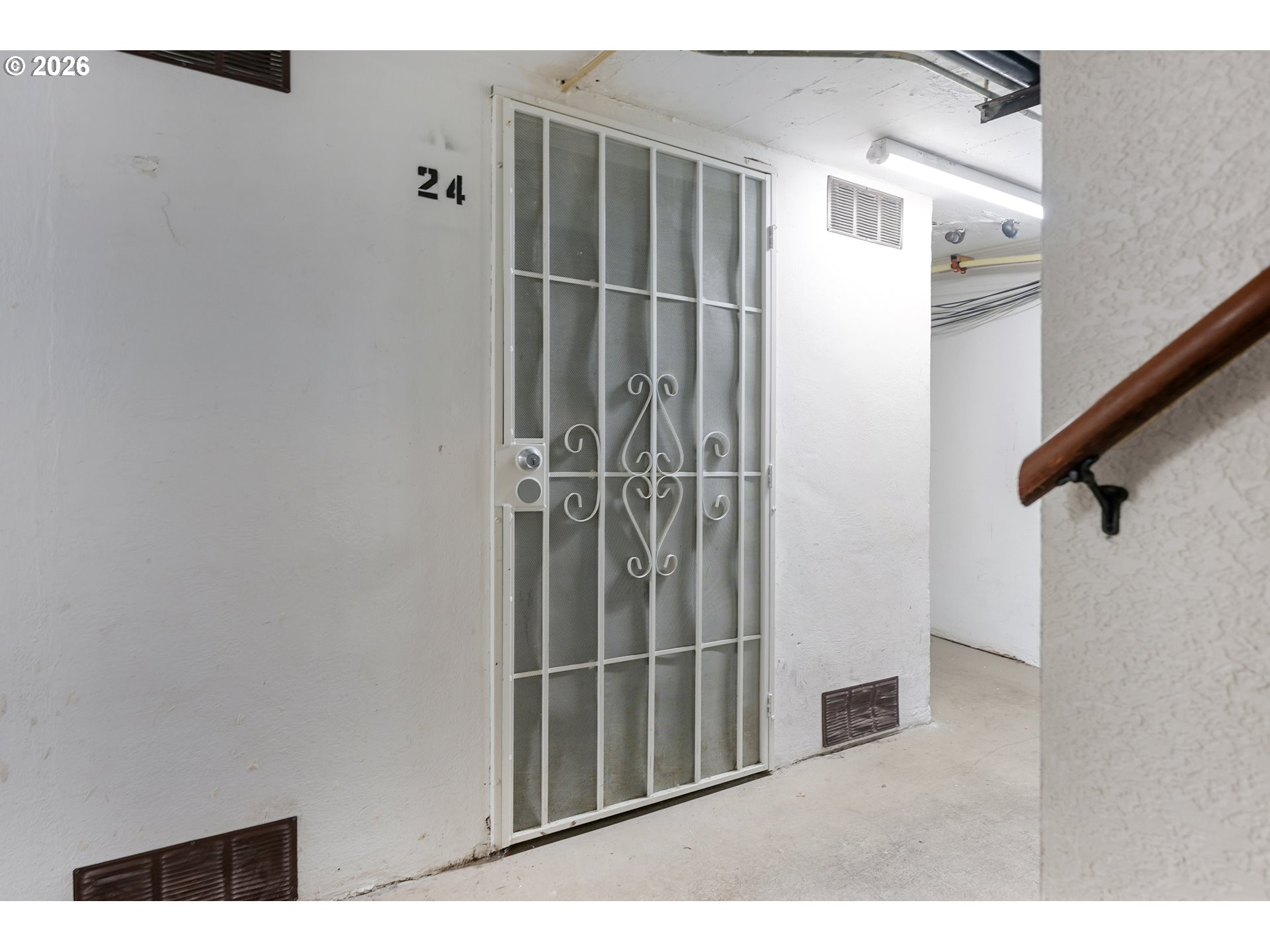 2025 SE CARUTHERS ST 24