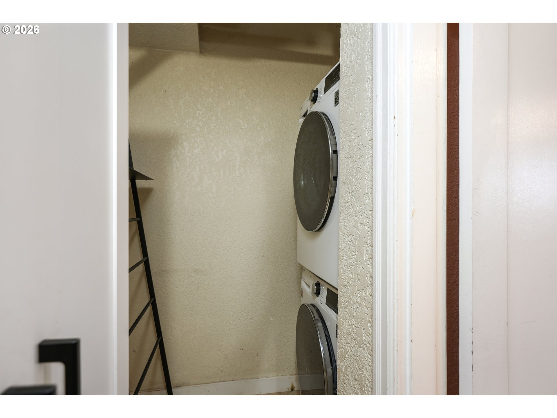 2025 SE CARUTHERS ST 24