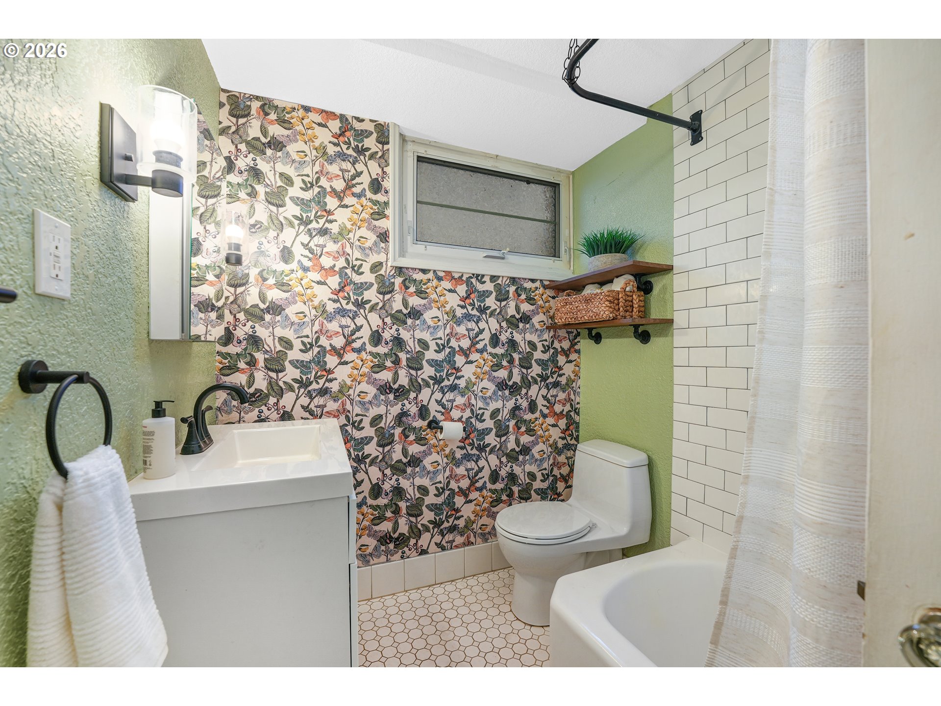 2025 SE CARUTHERS ST 24