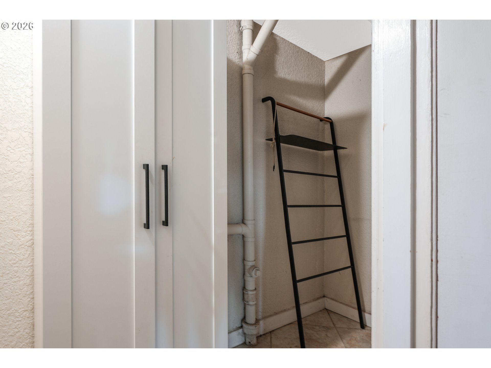 2025 SE CARUTHERS ST 24