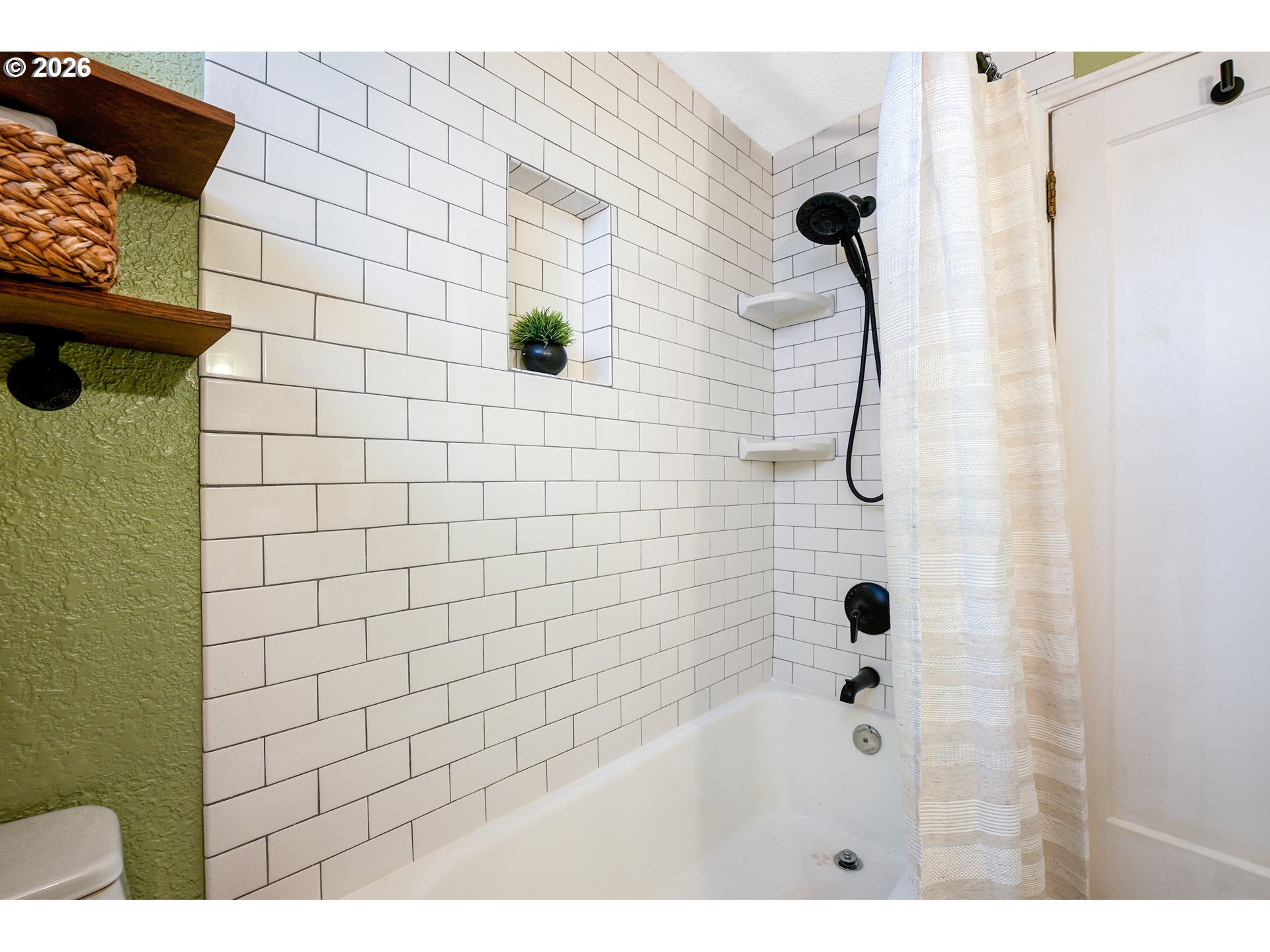 2025 SE CARUTHERS ST 24