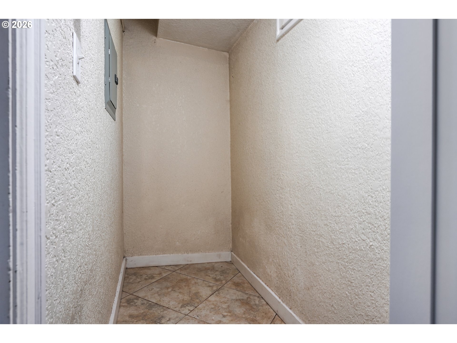 2025 SE CARUTHERS ST 24