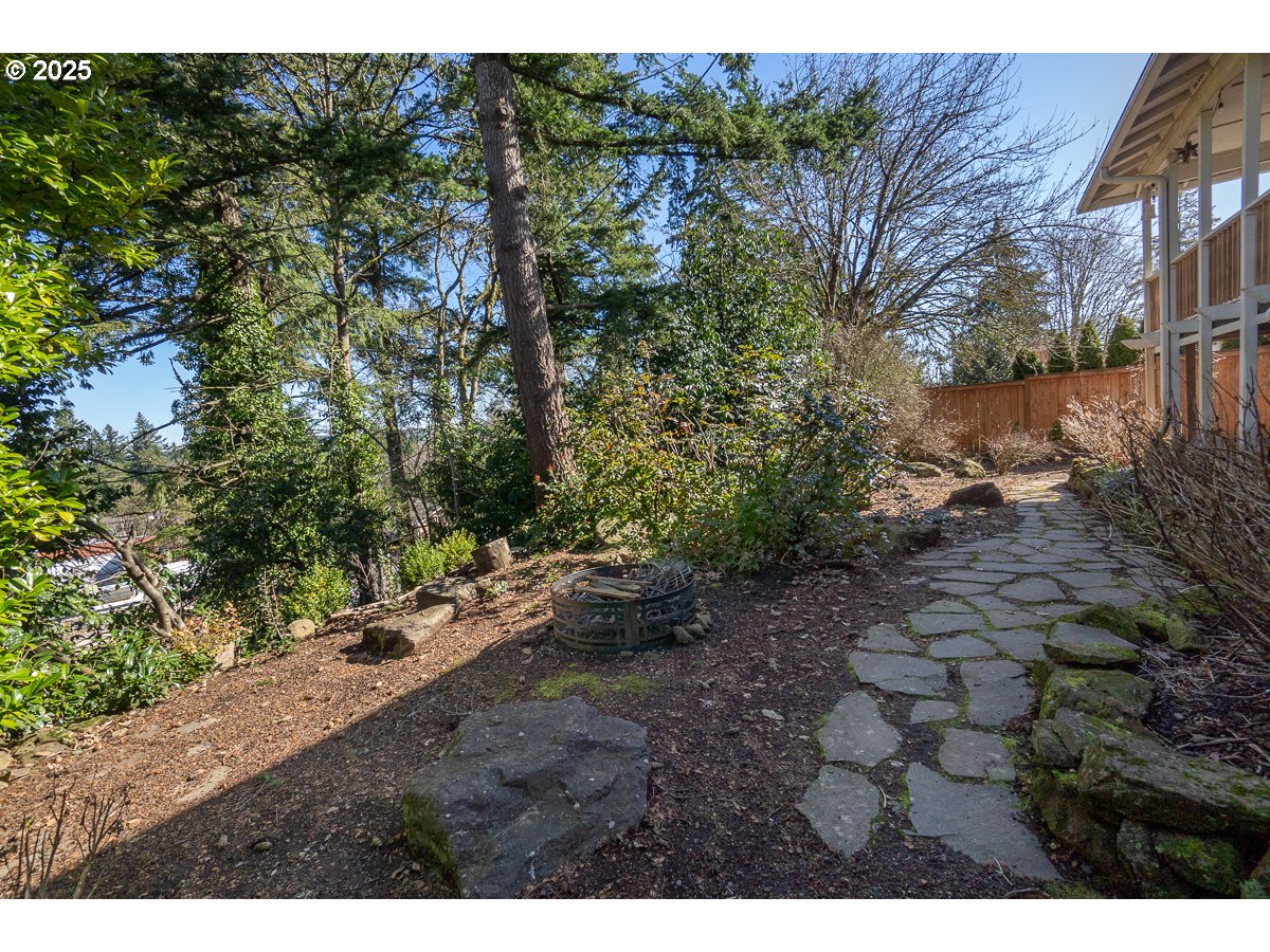 5585 MCKILLICAN LN
