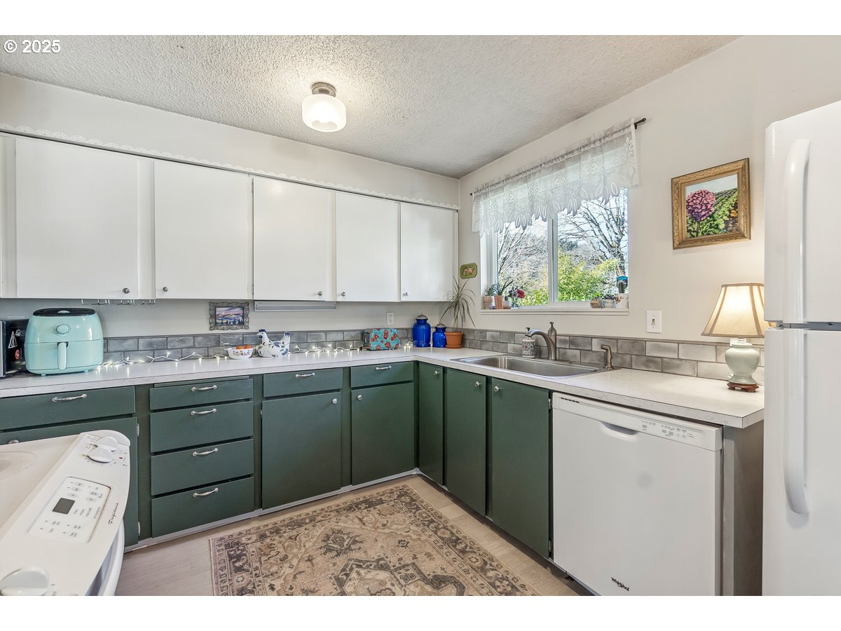 5585 MCKILLICAN LN