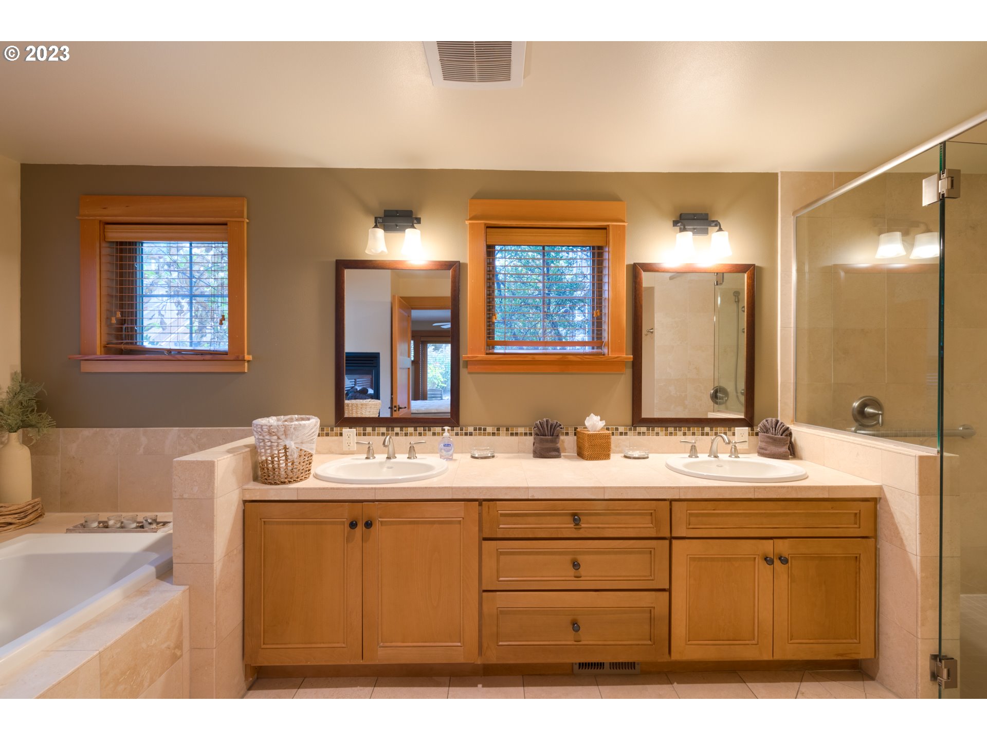 132 E SURFCREST AVE C1i