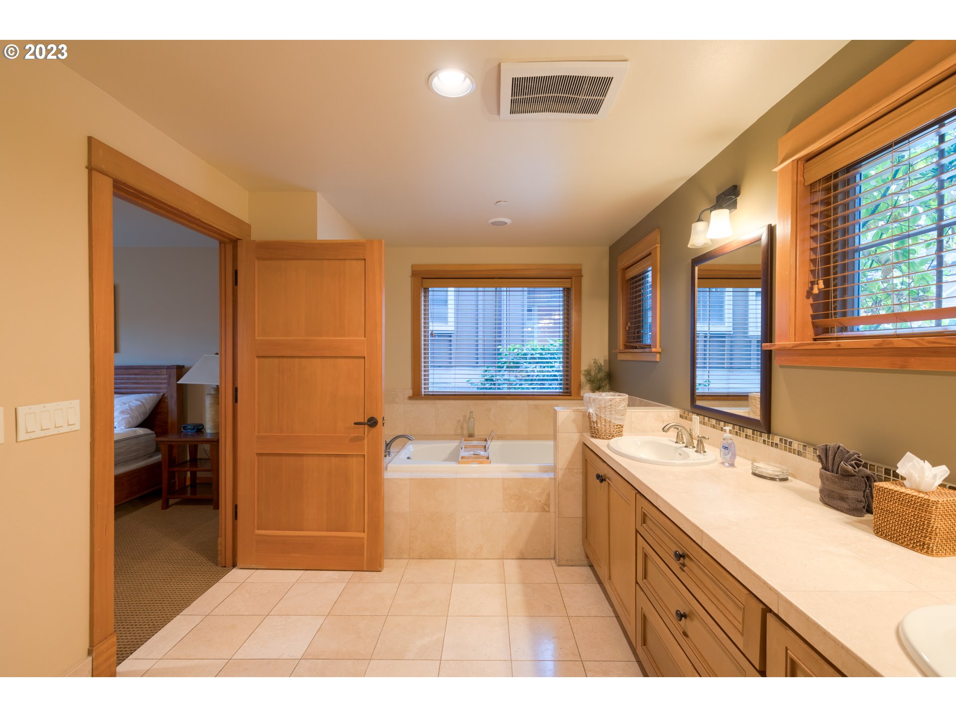 132 E SURFCREST AVE C1i