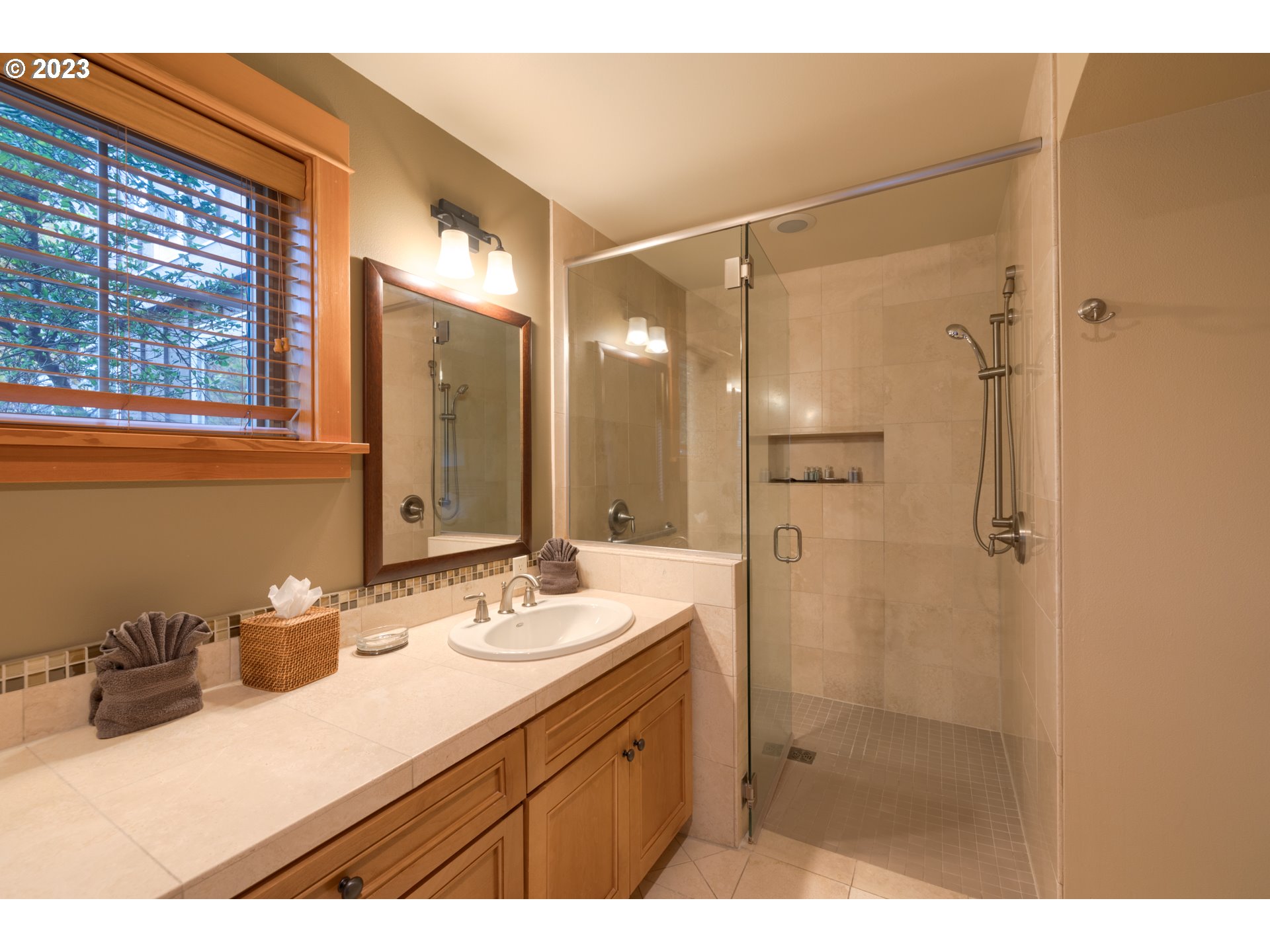 132 E SURFCREST AVE C1i