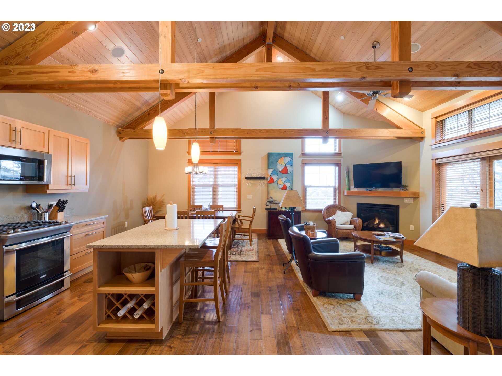 132 E SURFCREST AVE C1i