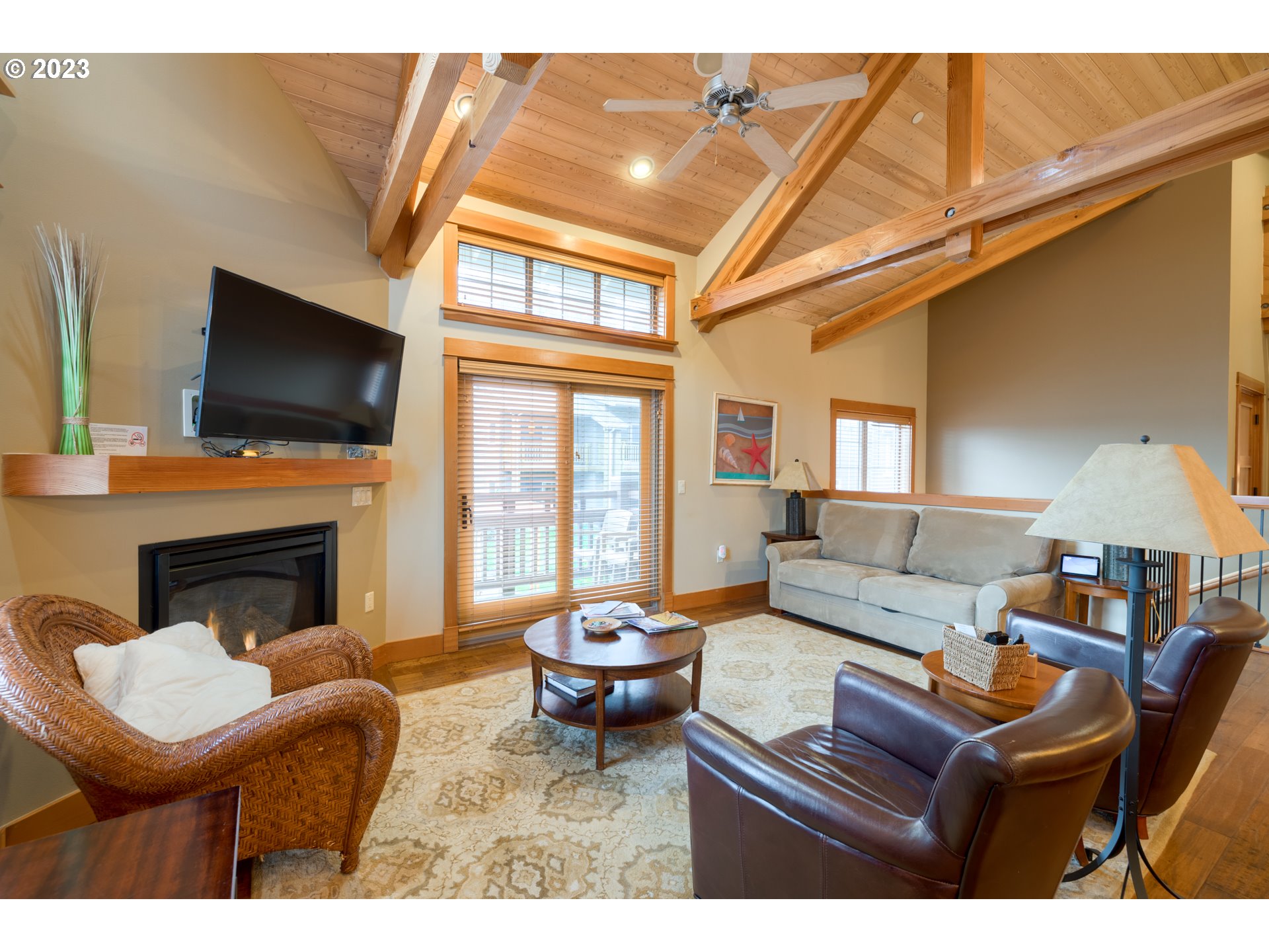 132 E SURFCREST AVE C1i