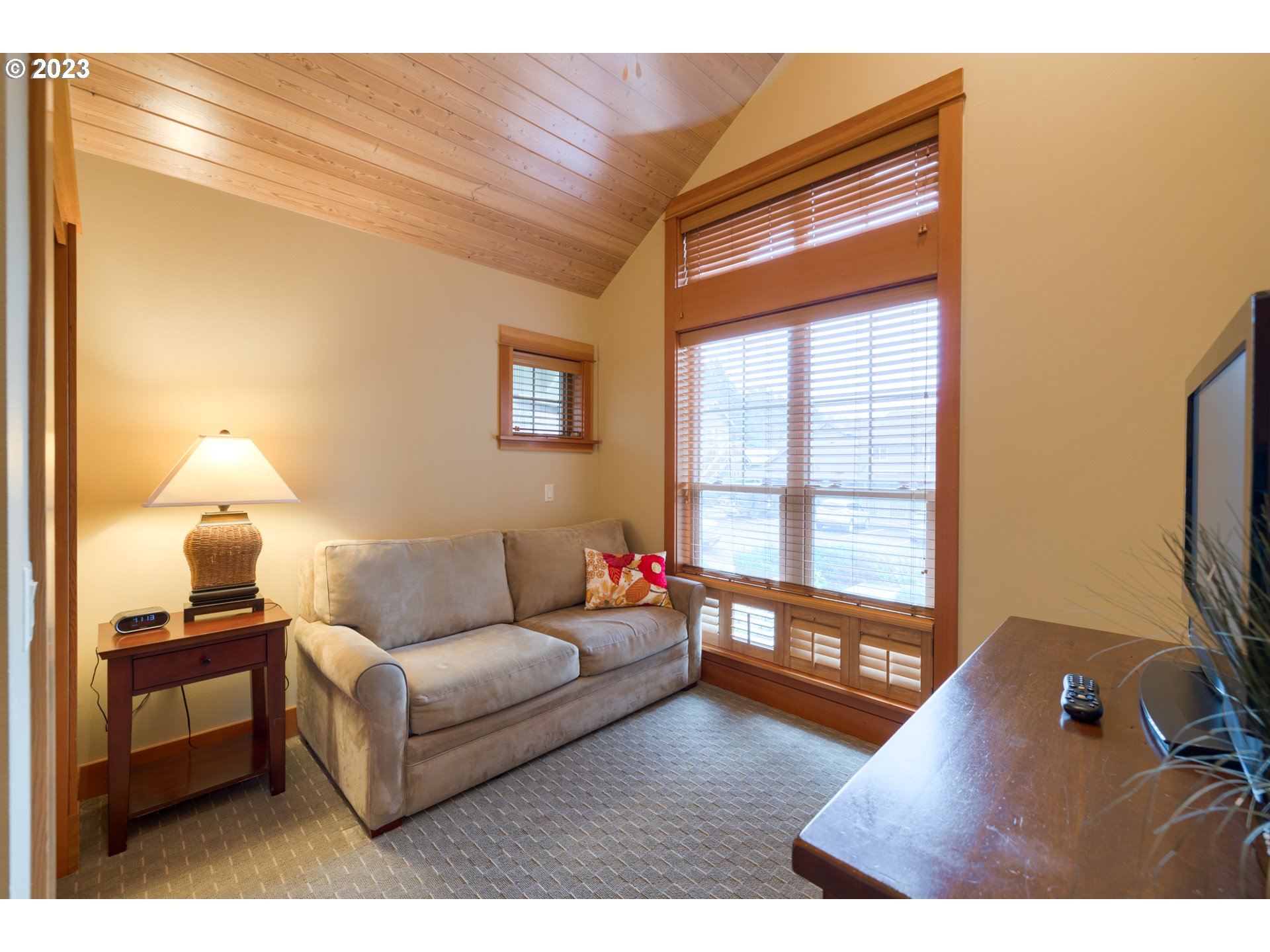 132 E SURFCREST AVE C1i