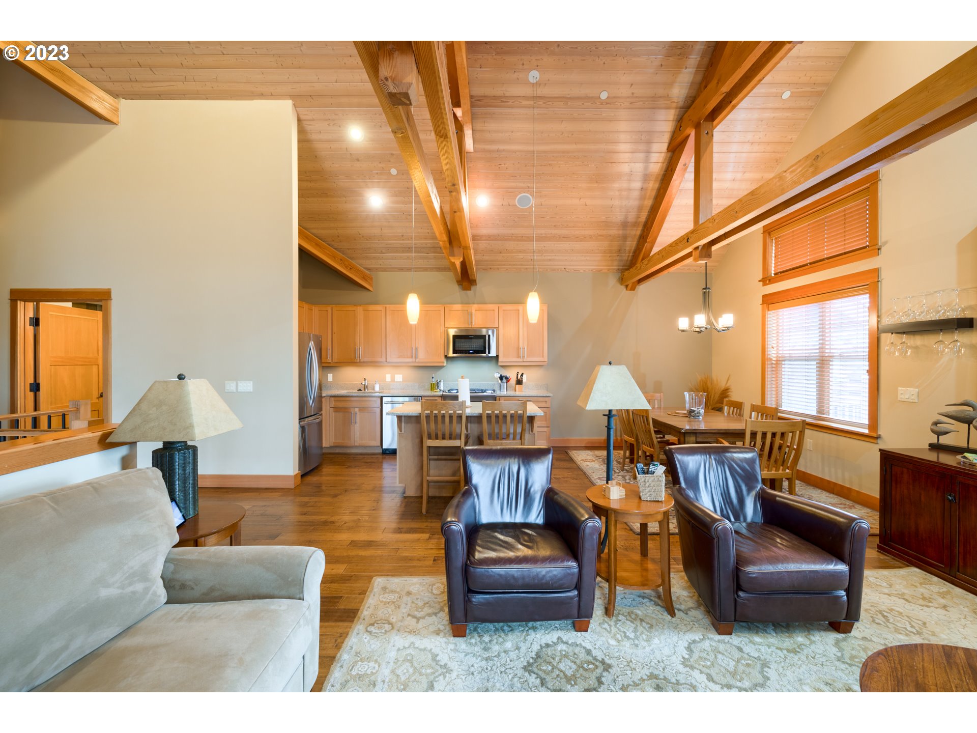 132 E SURFCREST AVE C1i